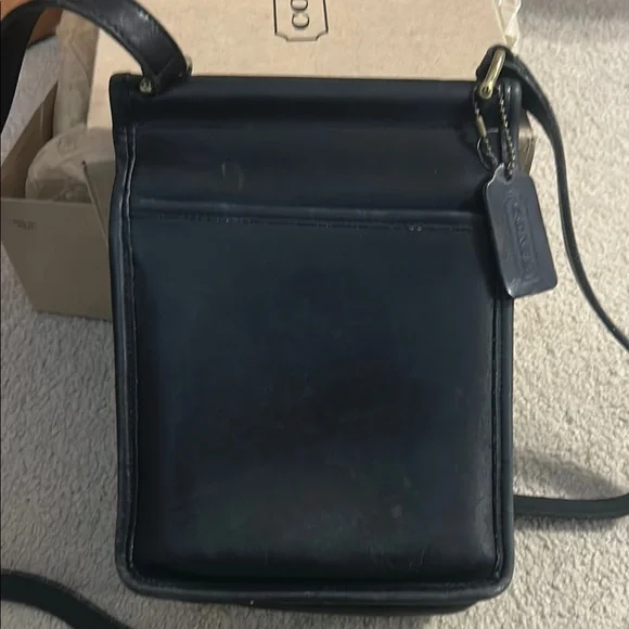 Vintage Coach Black Leather Messenger Bag with Brass Turnlock - Picture 2 of 5